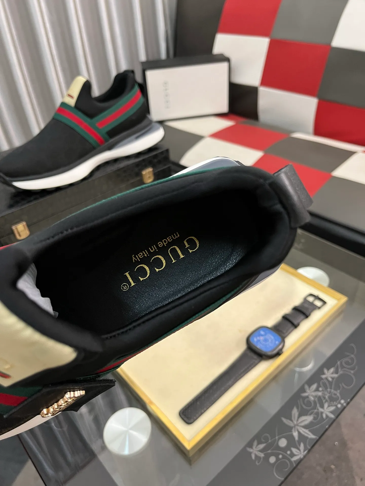 Men's shoes 💰458⌚️⌚️Gucci •Gucci original quality.~ Unique modern style sneakers. 🏃A must-have casual shoe for trendy men😍😍 Original brand imported from Italy, imported original leather, sheep lining (refuses to discolor and grind feet) Sole: Original sole provided by the original factory, French lazy style design ⚠️Fit to the feet, original quality attached, super comfortable original sole, code number: 38-443️⃣colors available